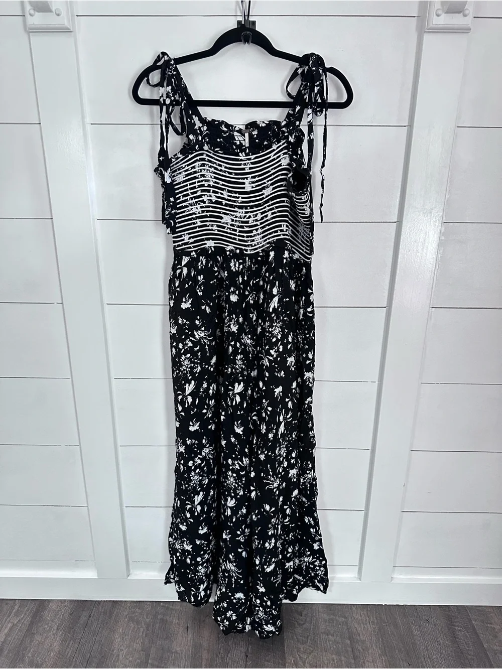 Free People L Color my world black-white floral tie strap halter boho jumpsuit